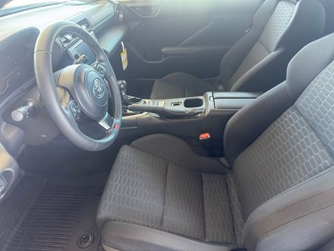 Used 2024 Toyota GR86 CAR image 6