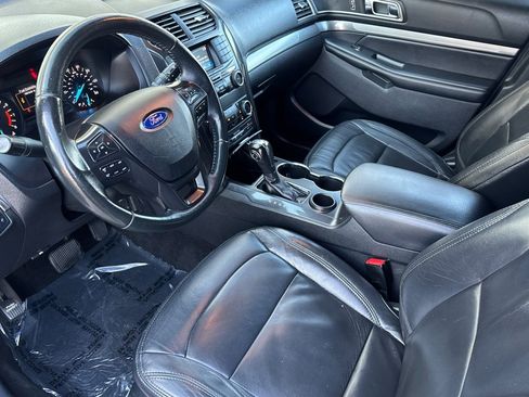 Used 2019 Ford Explorer XLT image 9
