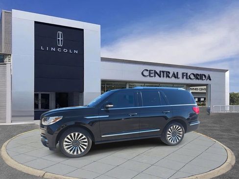 Used 2020 Lincoln Navigator Reserve w/ Luxury Package image 9