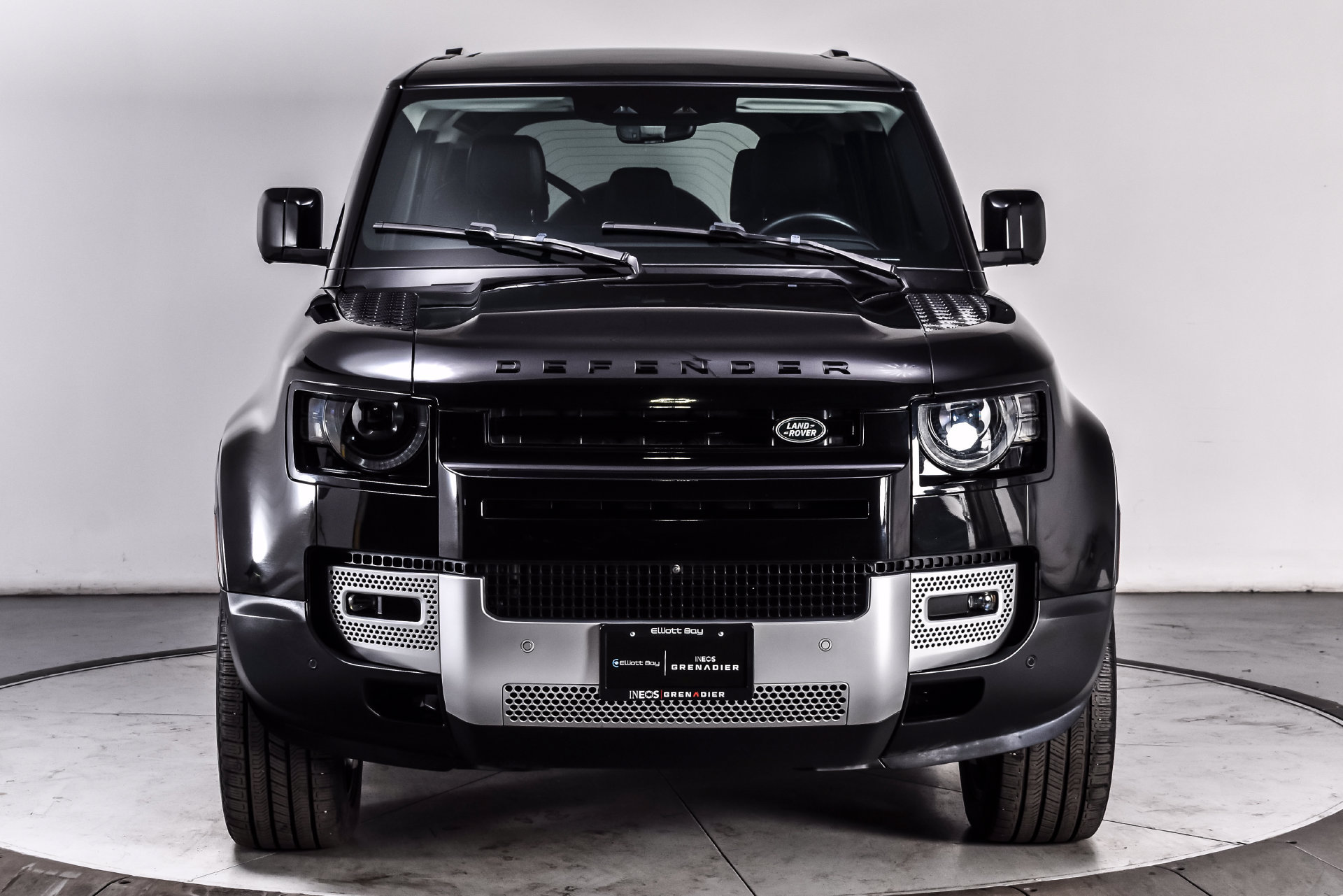 Used 2024 Land Rover Defender 110 S AWD/4WD image 2