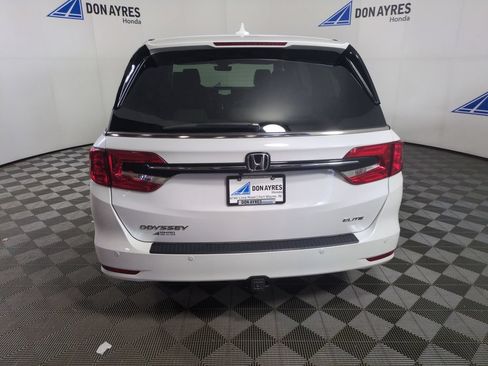 Used 2024 Honda Odyssey Elite image 5