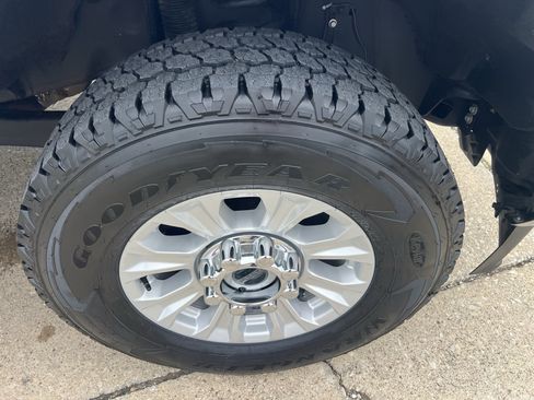Used 2022 Ford F250 XL w/ STX Appearance Package AWD/4WD image 2