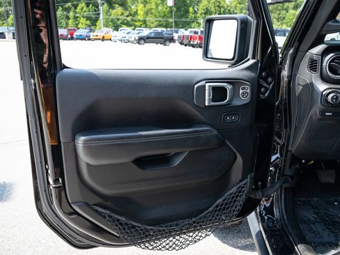 Used 2020 Jeep Gladiator Overland AWD/4WD image 16