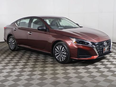 Used 2024 Nissan Altima 2.5 SV AWD/4WD image 43