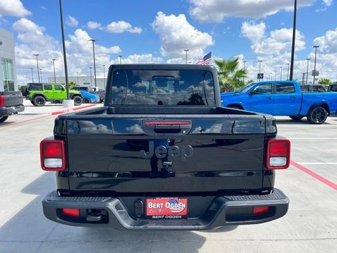 New 2025 Jeep Gladiator Sport image 6