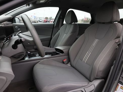 Used 2024 Hyundai Elantra SEL image 25