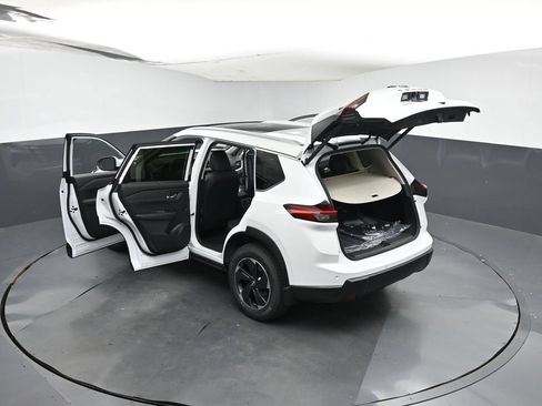 Used 2026 Nissan Rogue SV w/ SV Premium Package AWD/4WD image 27