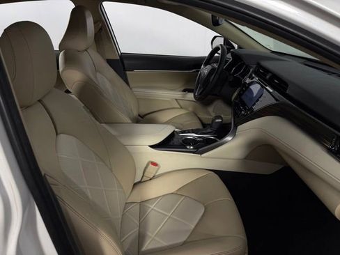 Used 2019 Toyota Camry XLE FWD image 15