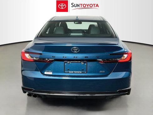 Used 2026 Toyota Camry SE w/ Convenience Package FWD image 5