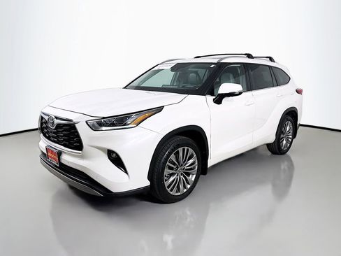 Certified 2020 Toyota Highlander Platinum AWD/4WD image 3