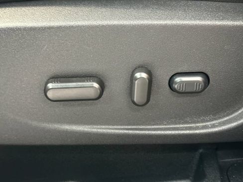 Used 2018 Ford C-MAX Titanium w/ Equipment Group 301A FWD image 22