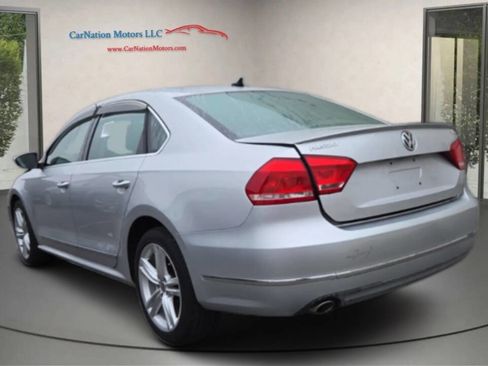 Used 2012 Volkswagen Passat TDI SE image 3
