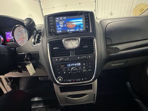 Used 2016 Chrysler Town & Country Touring w/ Driver Convenience Group FWD image 37