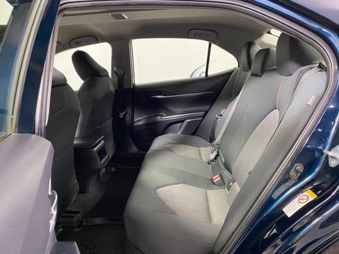 Used 2018 Toyota Camry LE FWD image 11