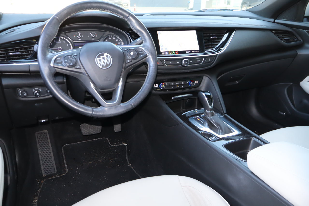 Used 2019 Buick Regal Avenir w/ Driver Confidence Package II FWD image 4