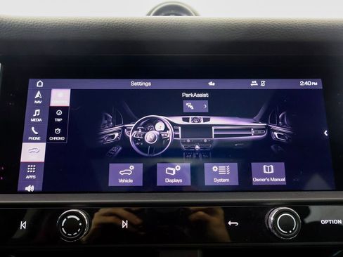 Certified 2024 Porsche Macan image 16