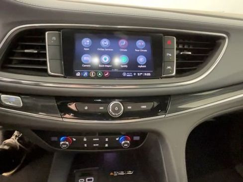 Used 2022 Buick Enclave Essence w/ Sport Touring Edition FWD image 31