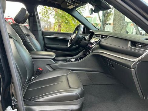 Certified 2025 Jeep Grand Cherokee Limited w/ MOPAR Finishing Package RWD image 37