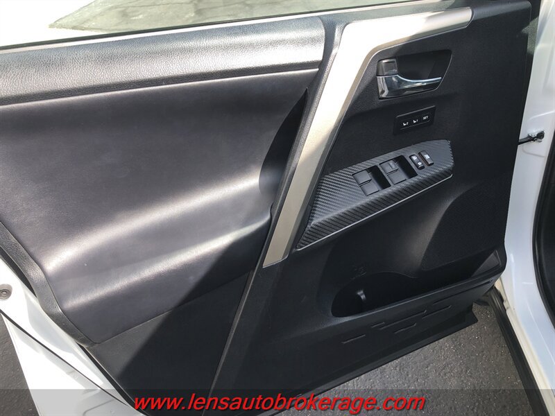 Used 2015 Toyota RAV4 Limited w/ Technology Package FWD image 9