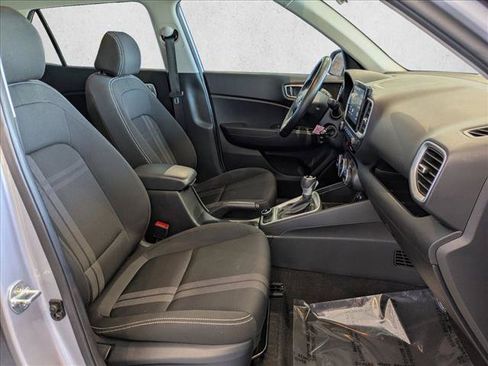 Used 2022 Hyundai Venue SEL FWD image 20