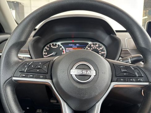 Used 2025 Nissan Altima 2.5 SV FWD image 29