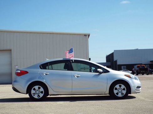 Used 2015 Kia Forte LX w/ Popular Package image 4