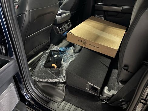 New 2025 Ford F150 Lariat w/ Equipment Group 502A High image 21