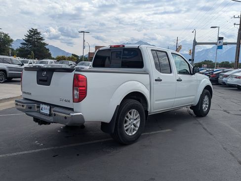 Used 2015 Nissan Frontier SV w/ SV Value Truck Package AWD/4WD image 4