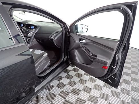 Used 2014 Ford Focus SE w/ SE Sport Package FWD image 34