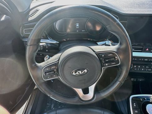 Used 2020 Kia Niro EX Premium w/ Cold Weather Package FWD image 17