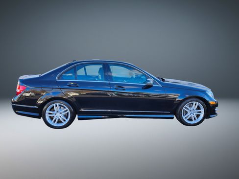 Used 2014 Mercedes-Benz C 300 4MATIC Sedan image 2