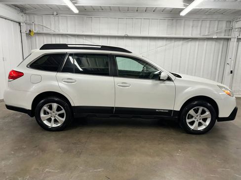 Used 2013 Subaru Outback 2.5i Limited w/ Moonroof Pkg image 3