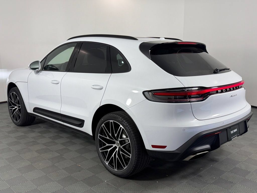 Certified 2026 Porsche Macan AWD/4WD image 3