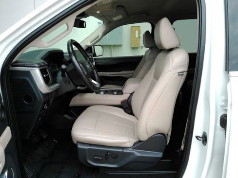 Used 2024 Ford Expedition XLT AWD/4WD image 14