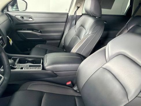 Certified 2025 Nissan Pathfinder SL w/ SL Premium Package FWD image 25