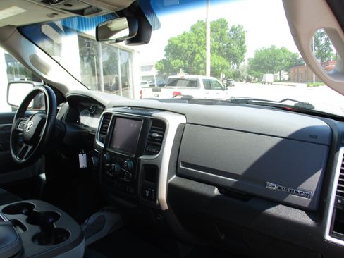 Used 2018 RAM 1500 Big Horn AWD/4WD image 29
