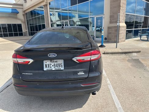 Used 2020 Ford Fusion SE w/ Equipment Group 151A FWD image 7
