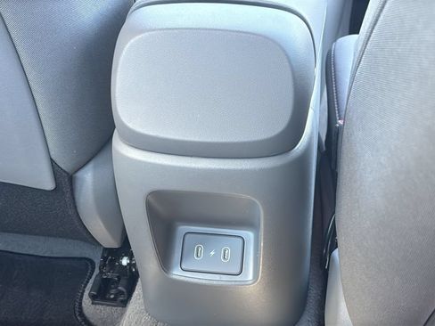 Certified 2025 Hyundai Elantra SE FWD image 42