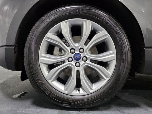 Used 2019 Ford Edge Titanium FWD image 5