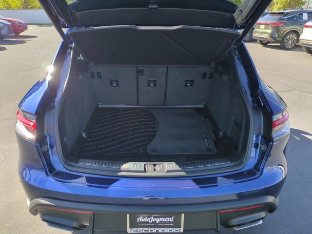 Used 2024 Porsche Macan AWD/4WD image 27