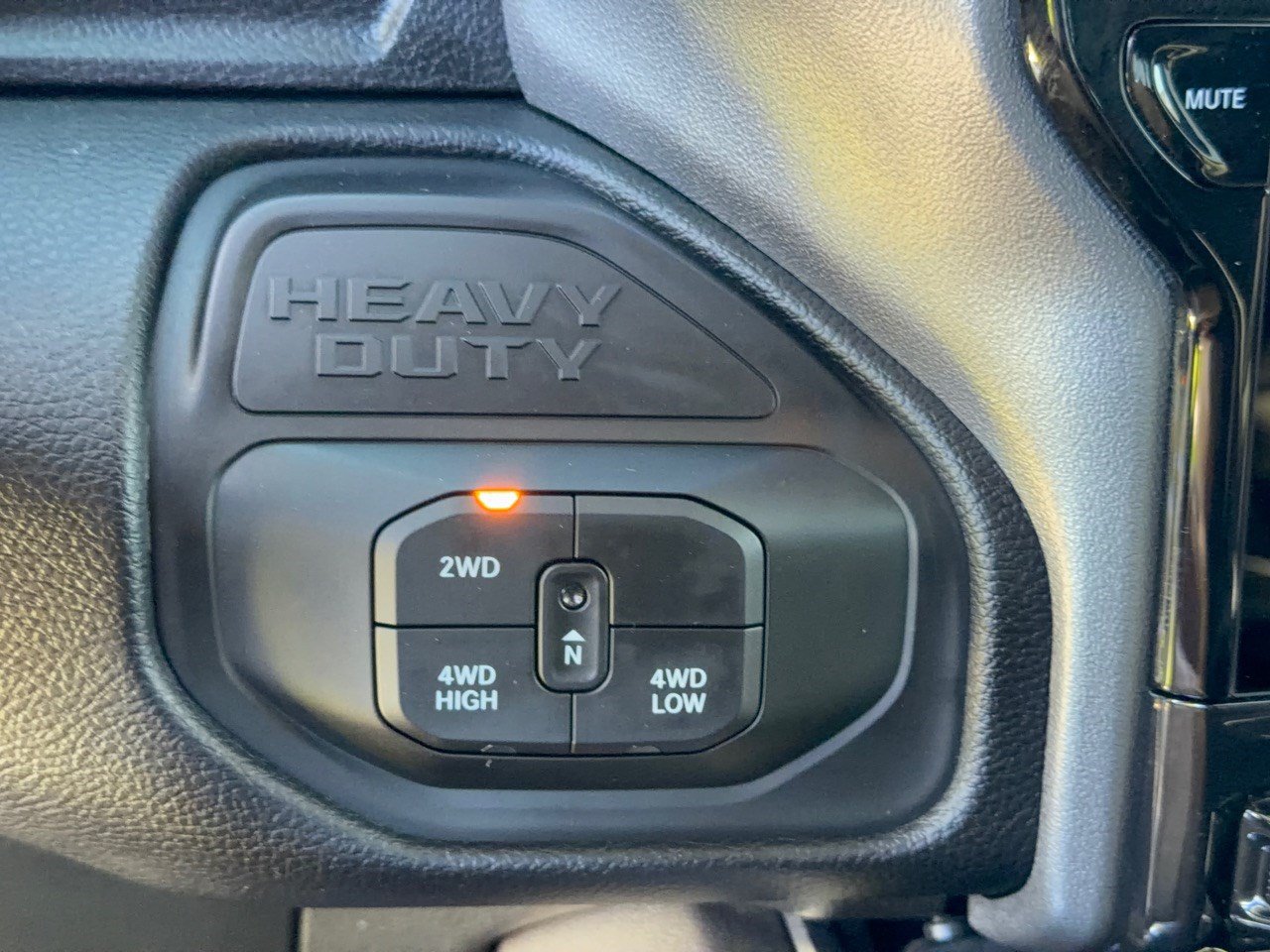 Used 2025 RAM 3500 Laramie AWD/4WD image 31