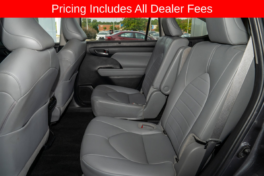 Used 2024 Toyota Highlander XLE FWD image 9