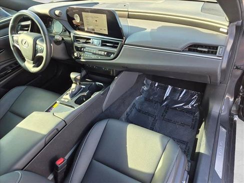 Used 2025 Lexus ES 300h w/ Premium Package FWD image 18