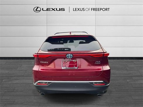 Used 2022 Toyota Venza XLE image 5