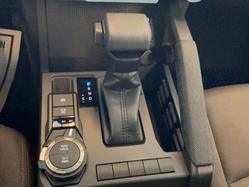 Certified 2025 Toyota Tacoma SR5 AWD/4WD image 20