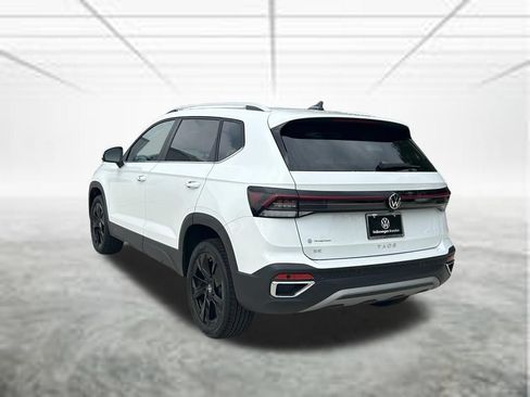 New 2026 Volkswagen Taos SE FWD image 3