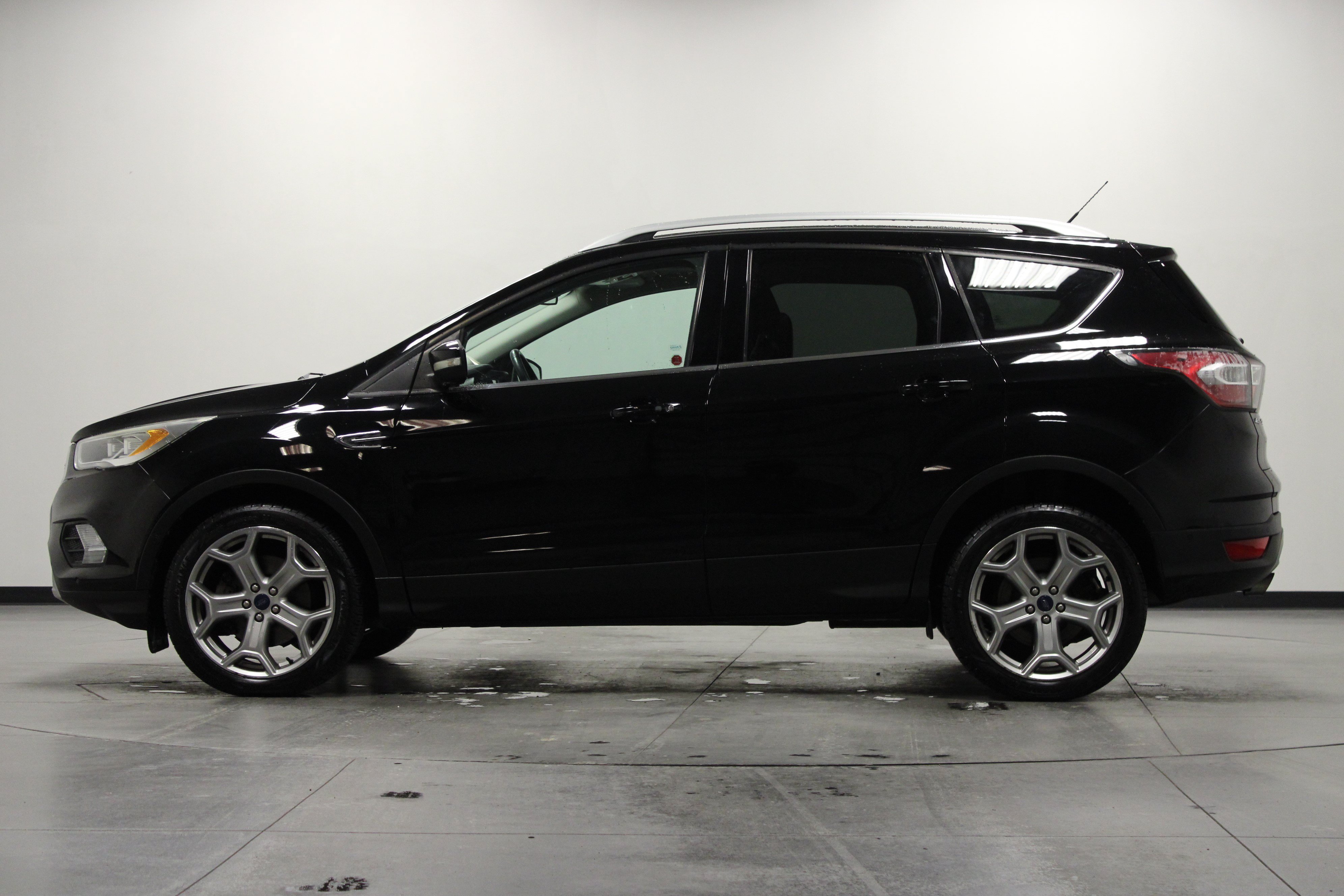 Used 2017 Ford Escape Titanium w/ Canadian Touring Package AWD/4WD image 7