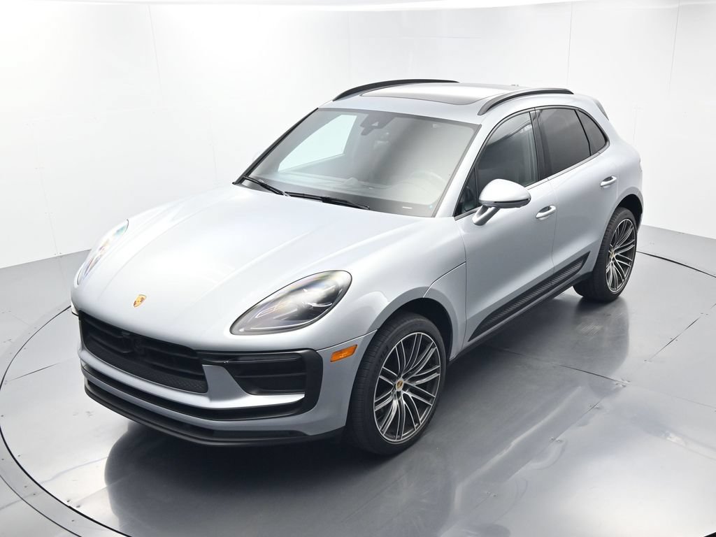 Certified 2026 Porsche Macan AWD/4WD image 32