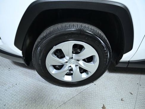Used 2022 Toyota RAV4 LE image 18