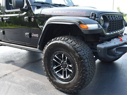 Used 2025 Jeep Wrangler Unlimited Rubicon AWD/4WD image 4